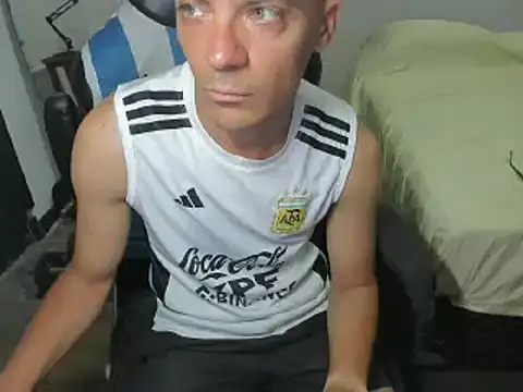 Snapshot of guachin_hunk chatting on December 18, 8:47 pm guachin hunk online show from December 18, 8:47 pm