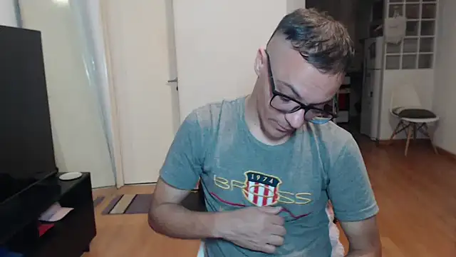 guachin hunk online show from May 14, 3:26 am