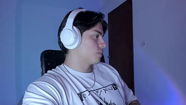 Snapshot of Giordano_Russo chatting on October 4, 10:03 pm Giordano Russo online show from October 4, 10:03 pm