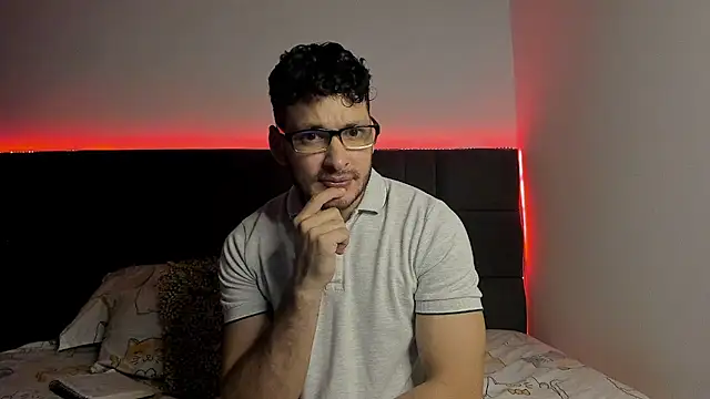 Snapshot of alejandro__2 chatting on September 8, 9:47 pm alejandro 2 online show from September 8, 9:47 pm