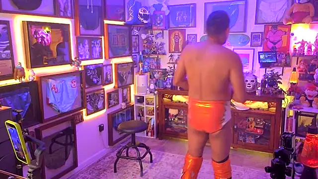 Briefs bud online show from November 26, 2:47 am