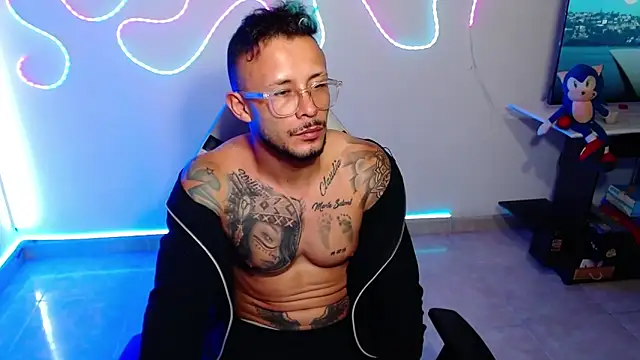 Snapshot of sebastian_horny chatting on October 16, 7:27 am sebastian horny online show from October 16, 7:27 am