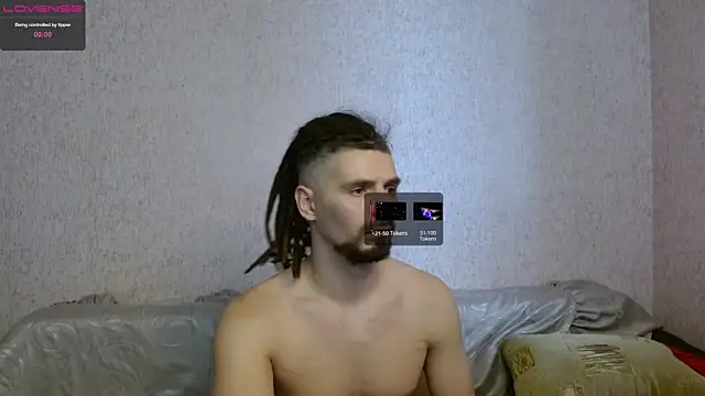 Snapshot of Aestheticguy101 chatting on March 6, 7:57 am Aestheticguy101 online show from March 6, 7:57 am