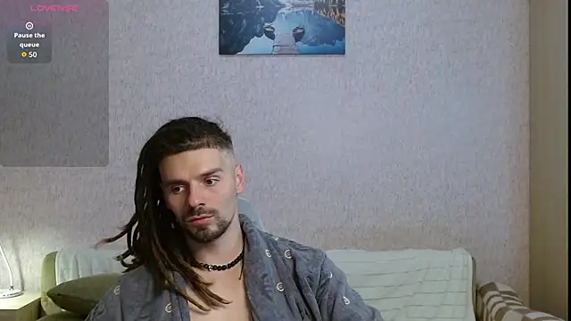 Snapshot of Aestheticguy101 chatting on October 19, 4:43 pm Aestheticguy101 online show from October 19, 4:43 pm