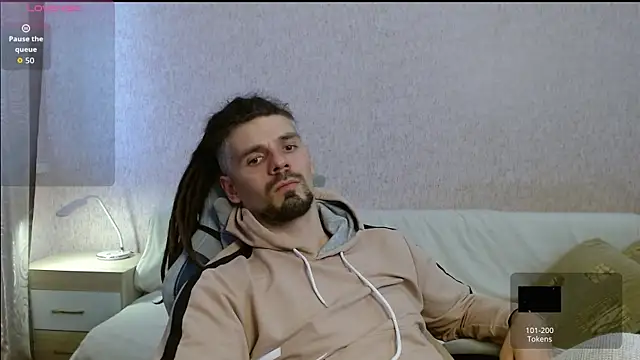 Snapshot of Aestheticguy101 chatting on October 24, 11:23 am Aestheticguy101 online show from October 24, 11:23 am