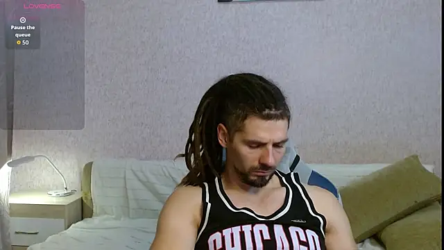 Snapshot of Aestheticguy101 chatting on October 14, 1:40 pm Aestheticguy101 online show from October 14, 1:40 pm