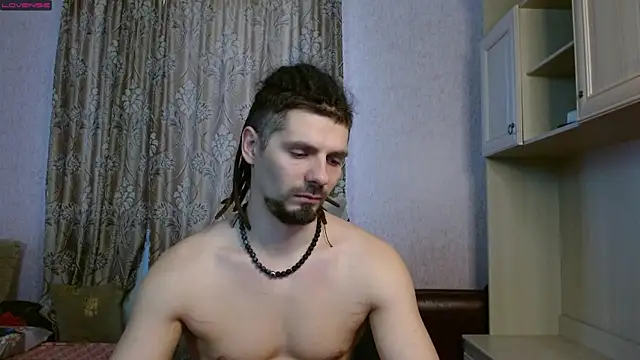Snapshot of Aestheticguy101 chatting on January 9, 8:45 am Aestheticguy101 online show from January 9, 8:45 am