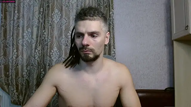 Snapshot of Aestheticguy101 chatting on December 15, 6:40 am Aestheticguy101 online show from December 15, 6:40 am