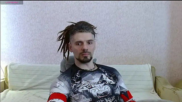 Aestheticguy101 online show from March 27, 8:26 am