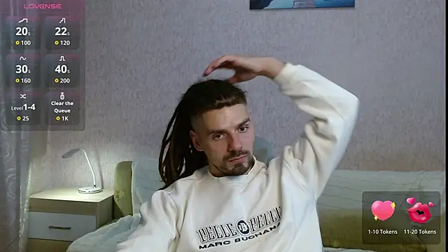 Snapshot of Aestheticguy101 chatting on October 18, 4:34 pm Aestheticguy101 online show from October 18, 4:34 pm