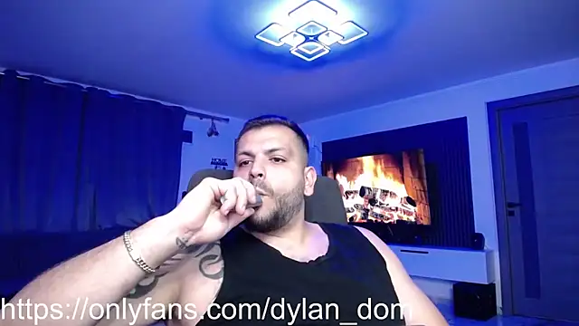dyllan dom  online show from May 1, 10:34 pm