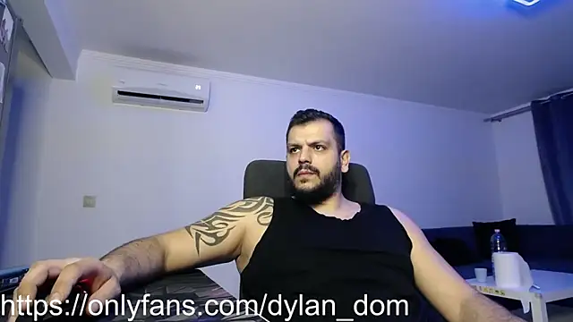 dyllan dom  online show from March 12, 11:12 pm