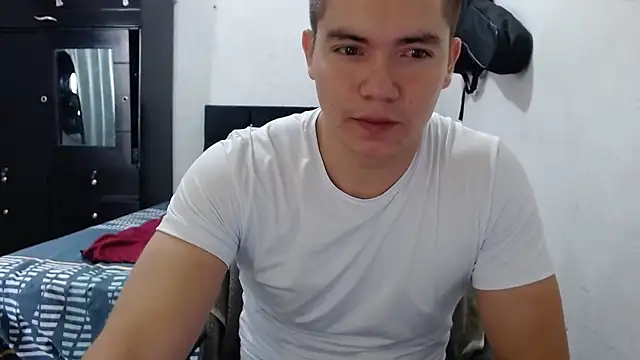 suckmydickbitch97 online show from January 12, 2:43 pm