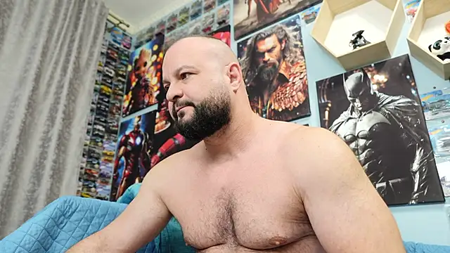 Snapshot of Muscle_Bear chatting on October 11, 5:33 am Muscle Bear online show from October 11, 5:33 am
