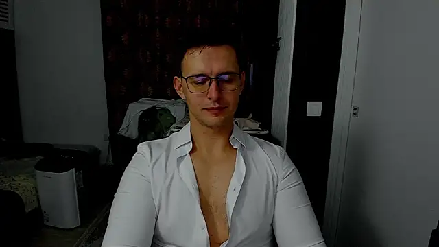 sexxymuscles4u online show from November 11, 7:35 am