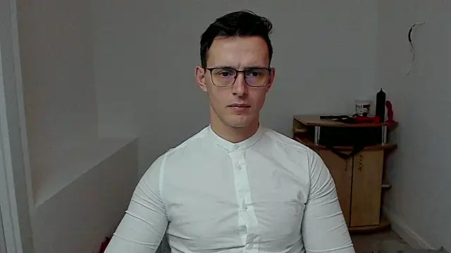 Snapshot of sexxymuscles4u chatting on January 8, 10:15 am sexxymuscles4u online show from January 8, 10:15 am