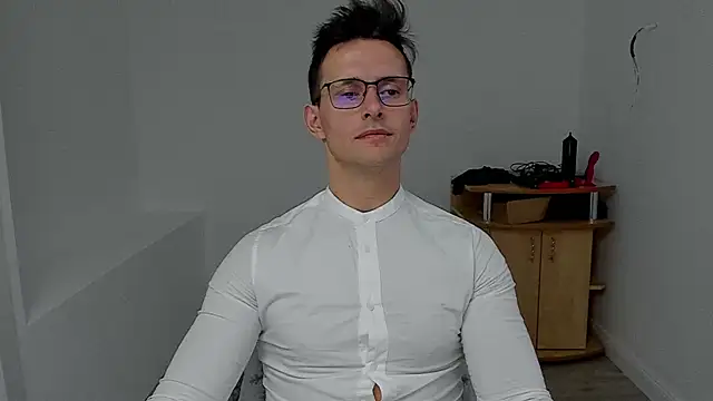 Snapshot of sexxymuscles4u chatting on December 7, 12:02 pm sexxymuscles4u online show from December 7, 12:02 pm