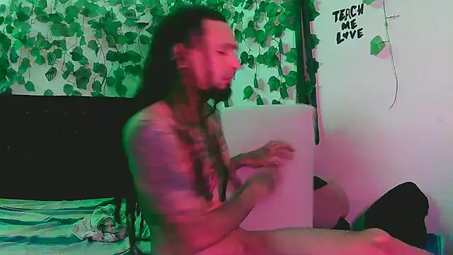 Snapshot of caribbeanlover1 chatting on October 18, 9:42 pm caribbeanlover1 online show from October 18, 9:42 pm