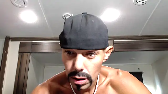 Snapshot of ThickD2C chatting on November 1, 4:22 pm ThickD2C online show from November 1, 4:22 pm