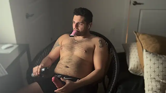 Snapshot of The_SockJock chatting on March 21, 11:12 am The SockJock online show from March 21, 11:12 am