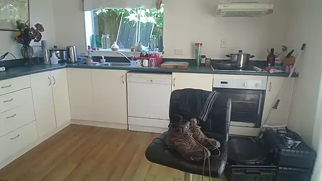 Mattsroom online show from November 14, 2:37 am