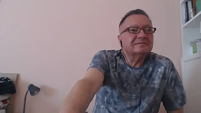 Snapshot of YOU6me chatting on September 12, 8:36 am YOU6me online show from September 12, 8:36 am