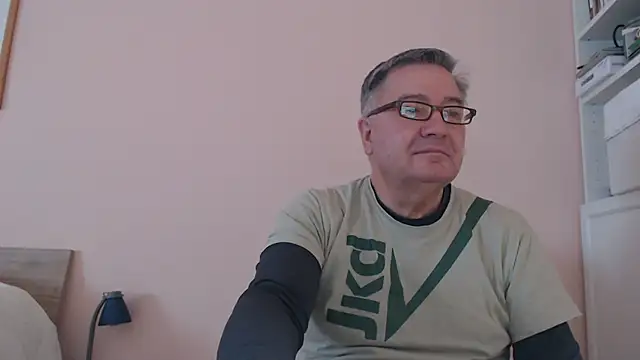 Snapshot of YOU6me chatting on February 26, 10:26 am YOU6me online show from February 26, 10:26 am