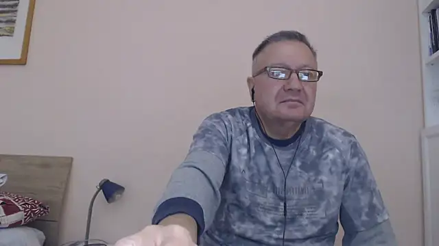 Snapshot of YOU6me chatting on October 5, 4:11 pm YOU6me online show from October 5, 4:11 pm