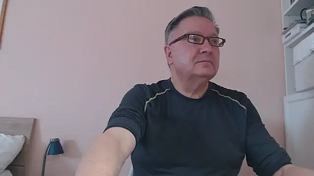 Snapshot of YOU6me chatting on March 1, 9:51 am YOU6me online show from March 1, 9:51 am