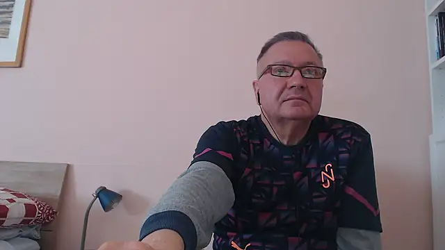 Snapshot of YOU6me chatting on October 10, 9:36 am YOU6me online show from October 10, 9:36 am