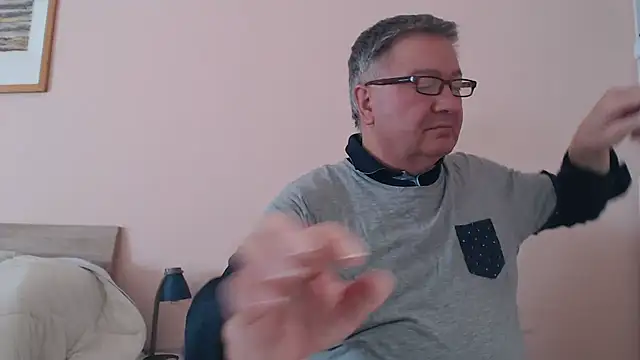 Snapshot of YOU6me chatting on March 14, 9:14 am YOU6me online show from March 14, 9:14 am