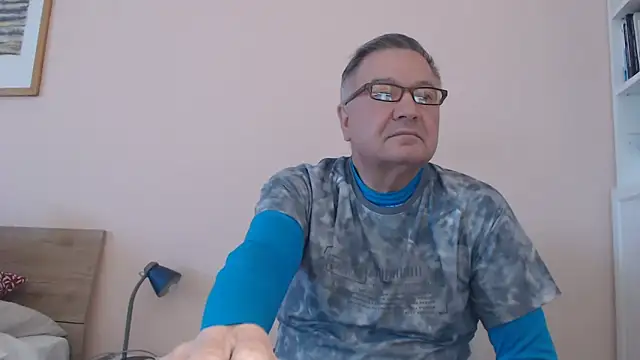 Snapshot of YOU6me chatting on October 4, 2:33 pm YOU6me online show from October 4, 2:33 pm