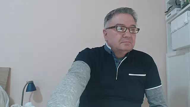 Snapshot of YOU6me chatting on February 20, 10:37 am YOU6me online show from February 20, 10:37 am