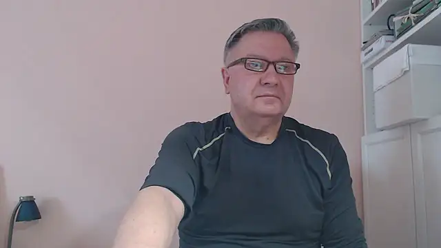 Snapshot of YOU6me chatting on February 27, 10:04 am YOU6me online show from February 27, 10:04 am
