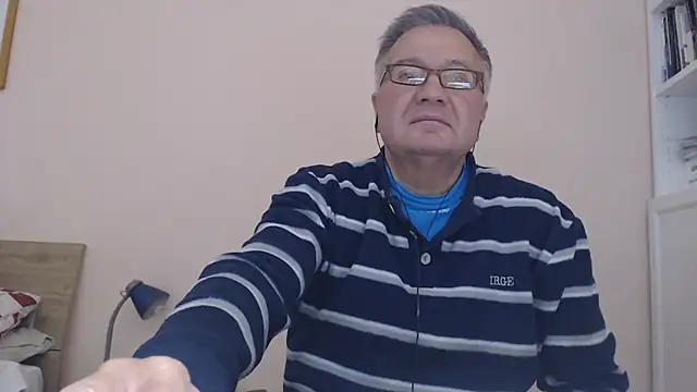 Snapshot of YOU6me chatting on October 1, 2:21 pm YOU6me online show from October 1, 2:21 pm