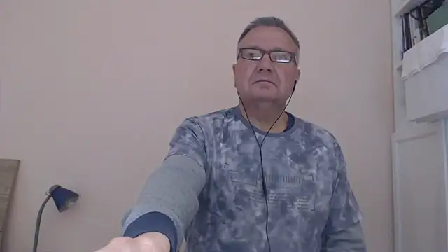 Snapshot of YOU6me chatting on October 7, 4:33 pm YOU6me online show from October 7, 4:33 pm