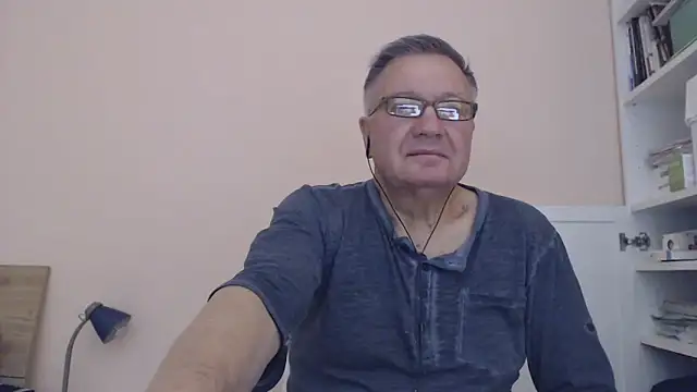Snapshot of YOU6me chatting on September 22, 5:01 pm YOU6me online show from September 22, 5:01 pm