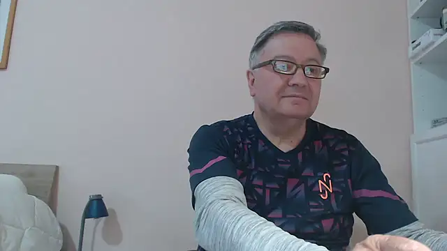 Snapshot of YOU6me chatting on March 12, 2:45 pm YOU6me online show from March 12, 2:45 pm