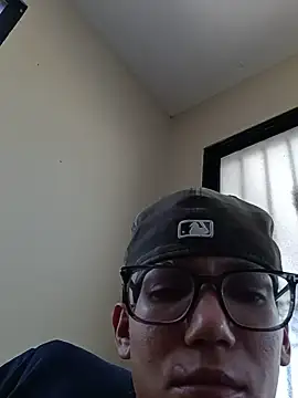 Yanwoods420 online show from May 25, 9:10 pm