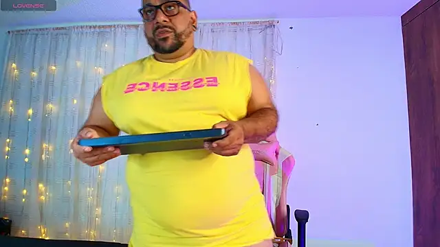 Snapshot of jacoob_woods chatting on February 11, 7:27 pm jacoob woods online show from February 11, 7:27 pm