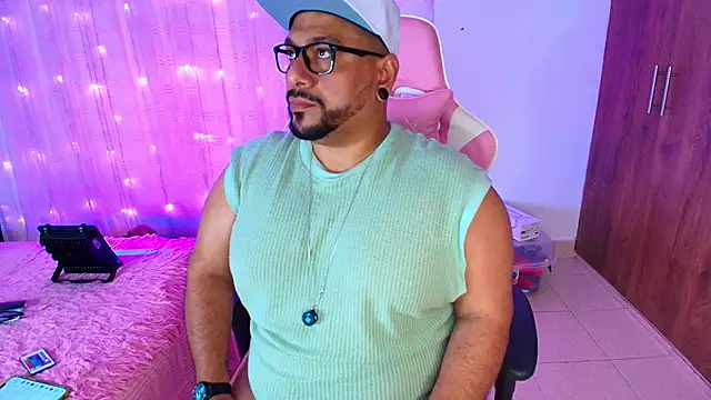 Snapshot of jacoob_woods chatting on February 25, 7:47 pm jacoob woods online show from February 25, 7:47 pm
