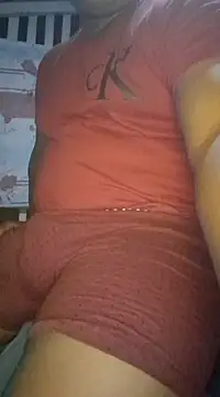 Snapshot of Efrain2090 chatting on February 9, 1:12 am Efrain2090 online show from February 9, 1:12 am