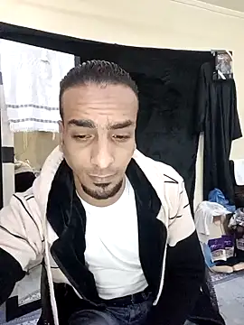 Snapshot of highguy chatting on January 9, 7:21 am highguy online show from January 9, 7:21 am