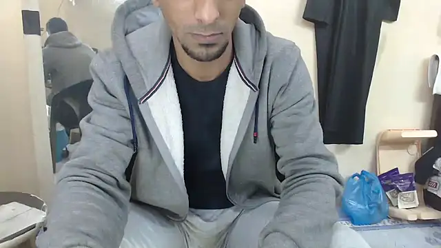 Snapshot of highguy chatting on December 17, 8:54 pm highguy online show from December 17, 8:54 pm
