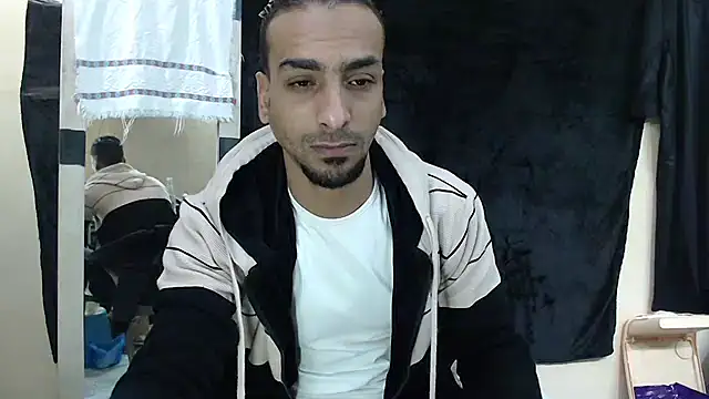 Snapshot of highguy chatting on January 6, 8:46 am highguy online show from January 6, 8:46 am