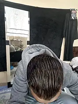 Snapshot of highguy chatting on January 23, 10:22 am highguy online show from January 23, 10:22 am