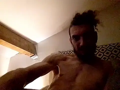 joliecu online show from May 15, 1:47 am