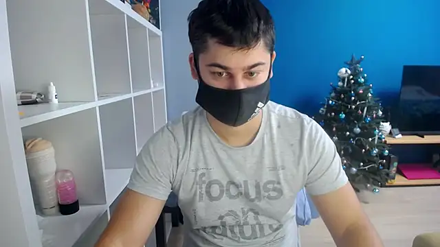 Snapshot of Tomguys chatting on December 27, 8:13 am Tomguys online show from December 27, 8:13 am