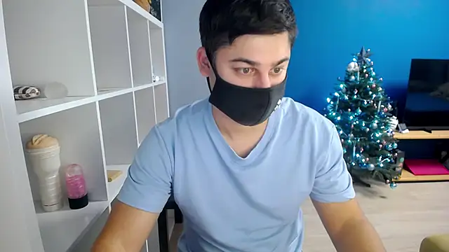 Snapshot of Tomguys chatting on December 31, 6:59 am Tomguys online show from December 31, 6:59 am