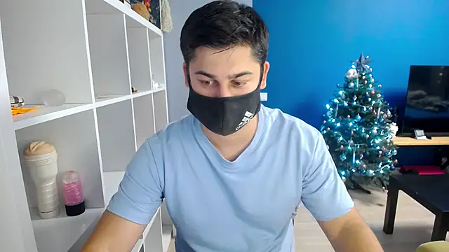 Snapshot of Tomguys chatting on January 1, 4:39 pm Tomguys online show from January 1, 4:39 pm